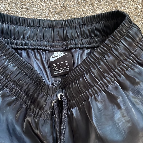 Nike air shorts ASO Lucy Hale size small - Picture 2 of 5